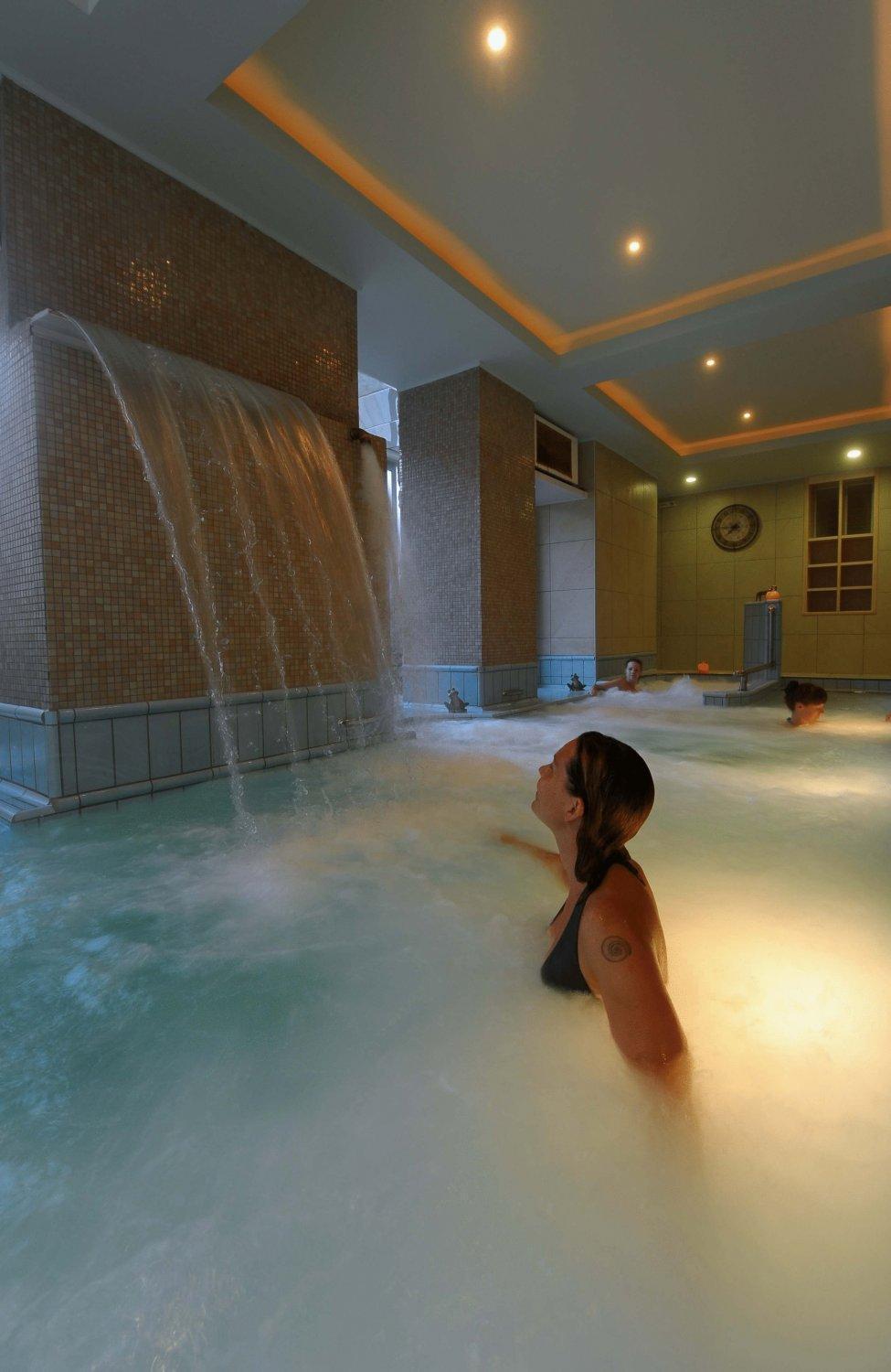 Kentrikon Hotel & Spa Loutra Edipsou  Ngoại thất bức ảnh